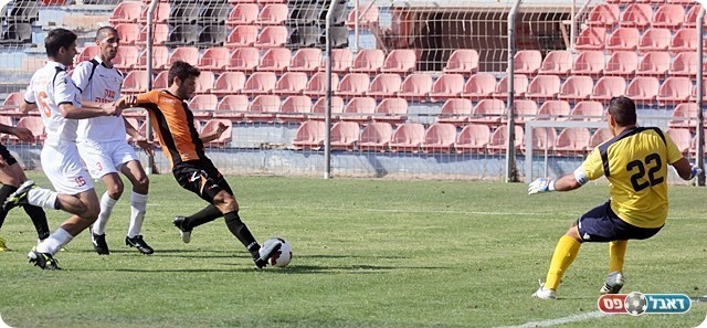 אשכנזי כובש (לירן דורף)