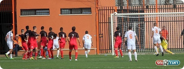 הכדור של דננבאום ננעץ במשקוף(לירן דורף)