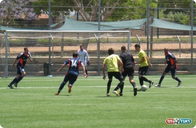 פתיחה חזקה של הגבעה. חביבי בהתקפה (צילום: אלי שמואלי)