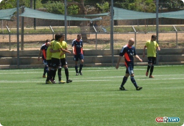 צמד מהמם. גבעת שמואל כובשת וחוגגת את השני (צילום: אלי שמואלי)