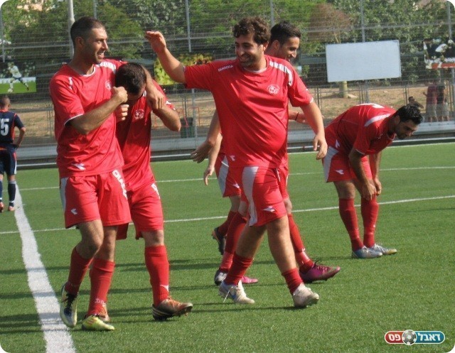 שבר את הקרח. חוגגים את הראשון (צילום: אלי שמואלי)