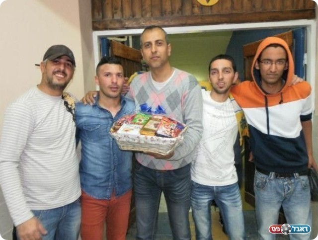 מזוהים עם שחקני הבית. האוהדים עם שלומי משה (צילום: ולדי מויסייב)