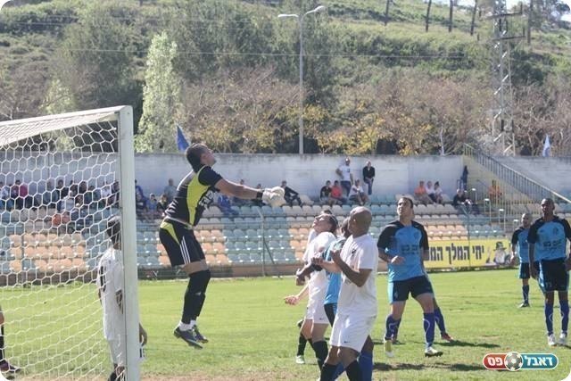 איש המשחק של כאבול. עוראבי בעוד יציאה (צילום: מיכאל פישנזון)