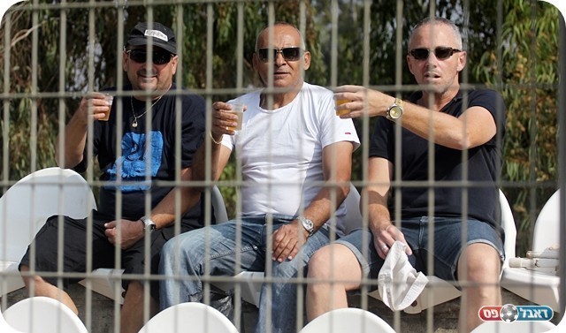 ניצלו את יום שישי הנעים. קטן (משמאל) ודוד (מימין. צילום: לירן דורף)