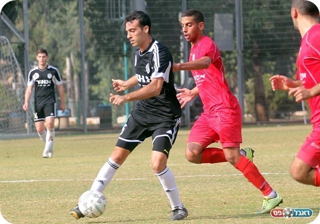 הופעת בכורה. אלגבלי (בשחור. צילום: לירן דורף)