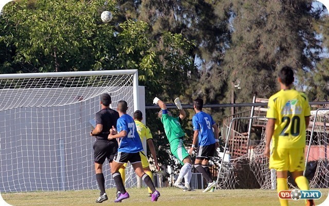 התוצאה נחתמה. רן הודף לתוך שערו (צילום: לירן דורף)