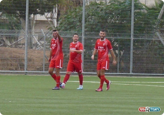 חוגגים את השלישי. בר, סינוואני וכפיר כהן (צילום: אלי שמואלי)