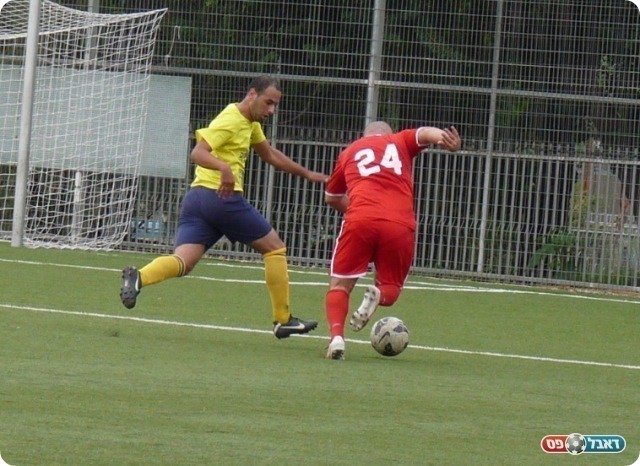 איש המשחק של מחניים. סינוואני בדרך לשער (צילום: אלי שמואלי)