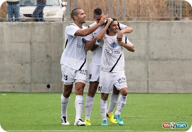 חזק בצמרת. חקני שעריים חוגגים (צילום: לירו דורף)