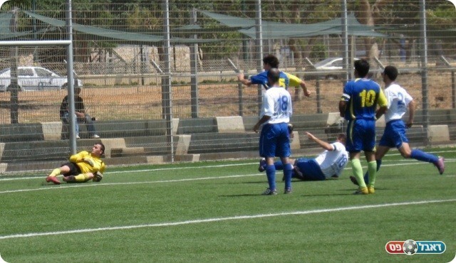 אוזניים כרויות לבית דגן. אבדולין כובש (צילום: אלי שמואלי)