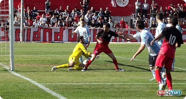 כמו מלוע של תותח. פדידה ואנגלשטיין מפספסים, רוס בדרך לכיבוש (צילום: אייל אורן)