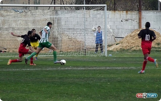 המסמר האחרון. לובין בדרך אל השלישי (צילום: אייל אורן)