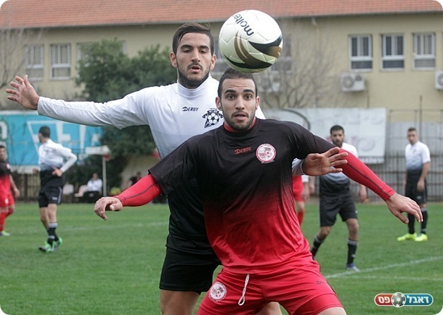 מוטי מלכה ומצליח במאבק(צילום:לירן דורף)