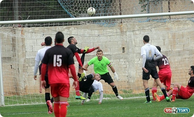 המספרת של פליקר פוצעת את אלקבץ