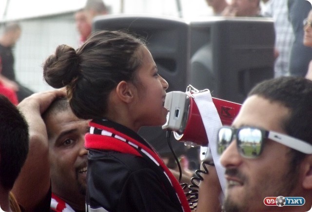 שערי ההפרדה ישארו פתוחים. דור העתיד של אוהדי מרמורק (אייל אורן)