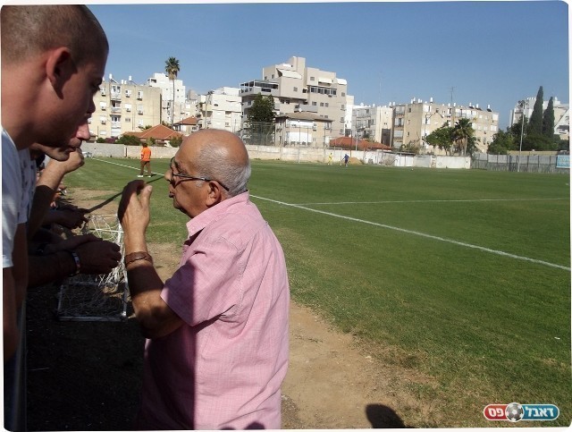 רוצה הכנסה. עדני ואוהדי יפו (אייל אורן)