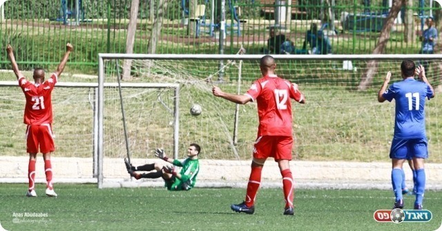 השמחה לא נמשכה במחצית. אלעתאיקה משווה (צילום: אנס אבודעבס)