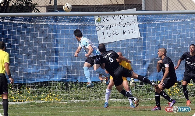 ועקנין נוגח החוצה מצב קורץ (לירן דורף)