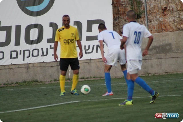 נעצר על קו השער. כעביה 