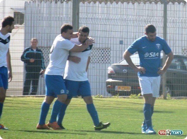 התכבד באחרון. אזולאי (צילום: אבי פפיס)