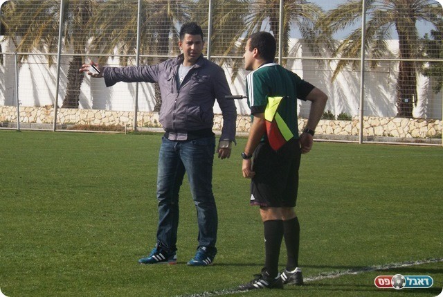 ועכאוי מתלונן (צילום: אבי פפיס)