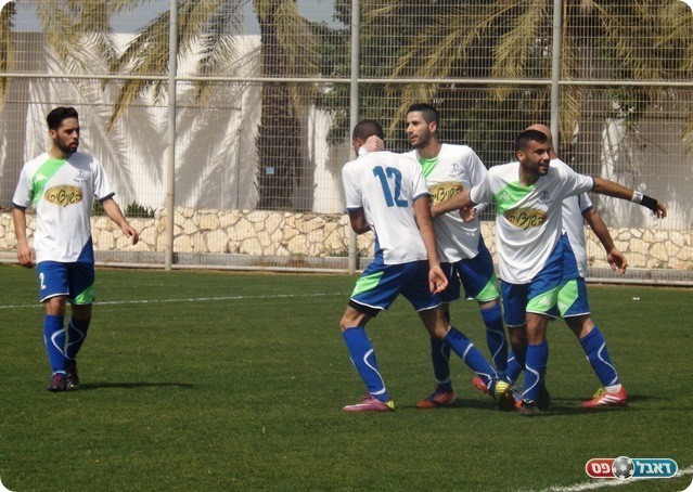 שער ברגע קריטי. שריקי חוגג את השער (צילום: אבי פפיס)