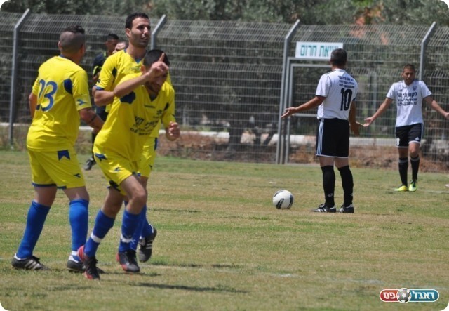 האורחת עלתה לתת פייט. חוגגים עם סבן את הראשון (צילום: אורי גבאי)