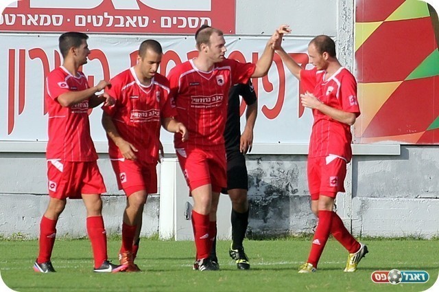 וחוגג עם פטרושקה (צילום: לירן דורף)