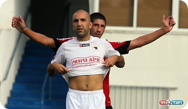 בישול גדול. שמאמה ובר דוד מאחוריו (צילום: לירן דורף)