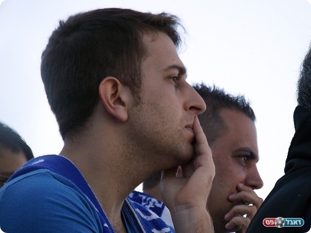 כבוד כפר לא יהיה פה. אוהדי יפו מודאגים (צילום: אייל אורן)