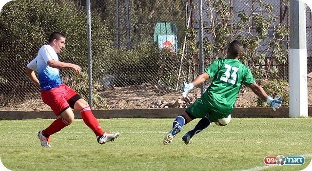 השאיר את דימונה בחיים. כראדי עוצר את אבו (צילום: לירן דורף)