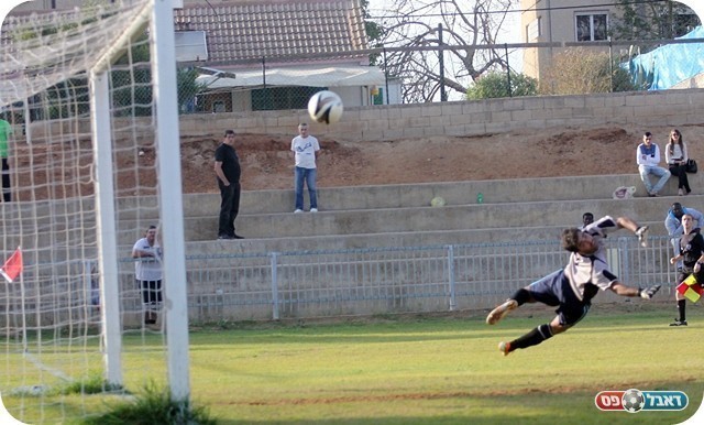 השער המצמק. קאופן נכנע (צילום: לירן דורף)