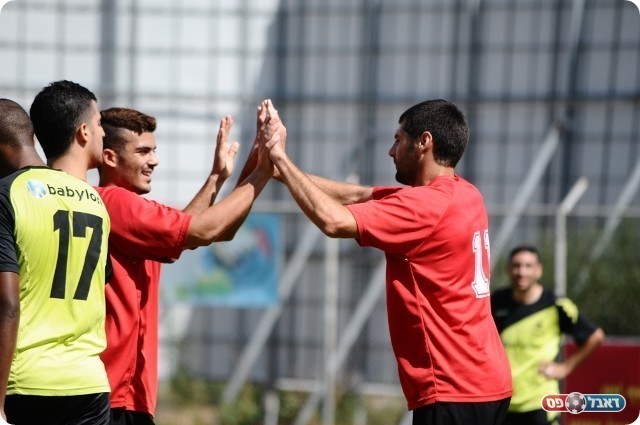 אוחנה או עצמי? החלוץחוגג עם מויאל את הראשון (צילום: אורי גבאי)