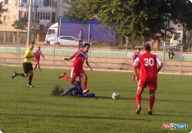 המשחק קיבל קצב. נווה גולן בהתקפה (צילום: אלי שמואלי)