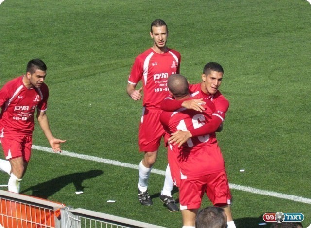 איכסל לא הרימה ידיים. חוגגים את השוויון (צילום: חג'ג' רחאל)