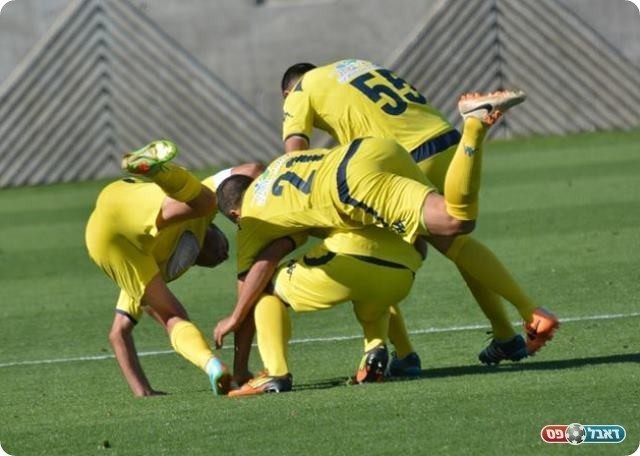 בתוך ערימה של חברים (צילום: ולדי מויסייב)