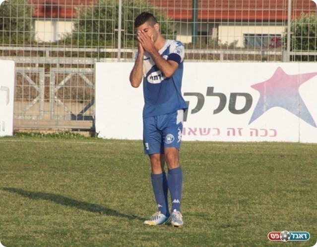 בהלם. פחימה במרכז המגרש (צילום: שי מוגילבסקי)