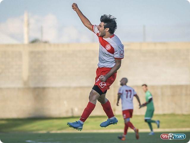 מכונת שערים. אוהד קדוסי נזיה סולטאן)