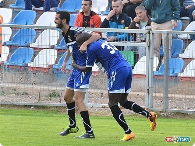 מיקי יאזו ואופק מלול, שחקני מגדל העמק התגעגעו להרגשת הניצחון (צילום: ארנון לוי)