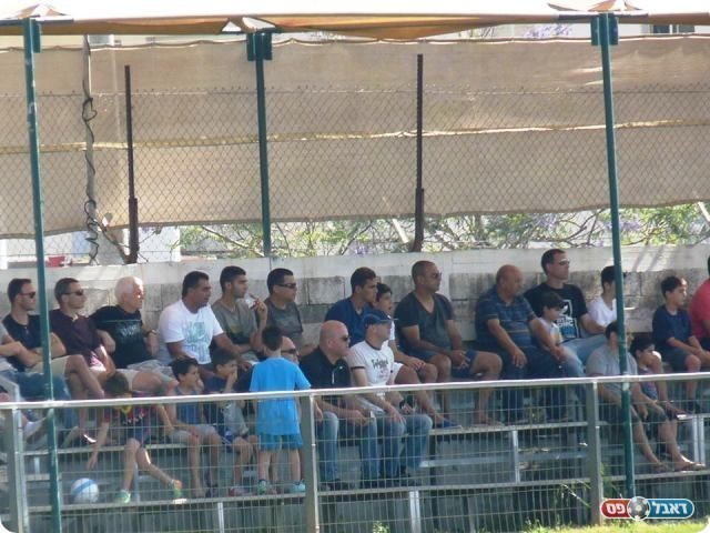 תפאורה נהדרת. הצופים (אלי שמואלי)