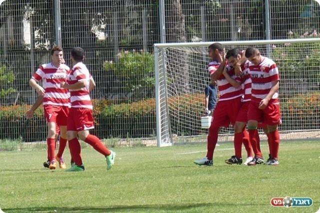 שער מוקדם. חוגגים על רון את הראשון (אלי שמואלי)