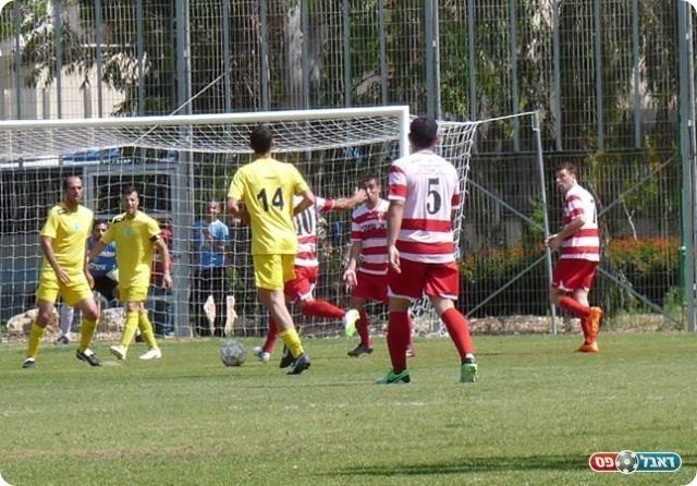 האורחים המשיכו לשלוט. ערא (מוסתר) כובש (אלי שמואלי)