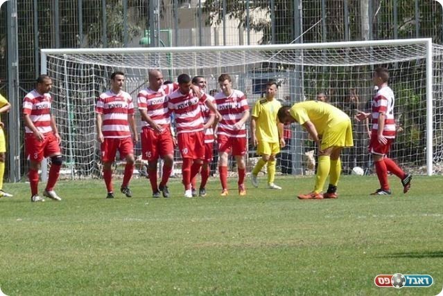 וחוגג עם החברים (אלי שמואלי)