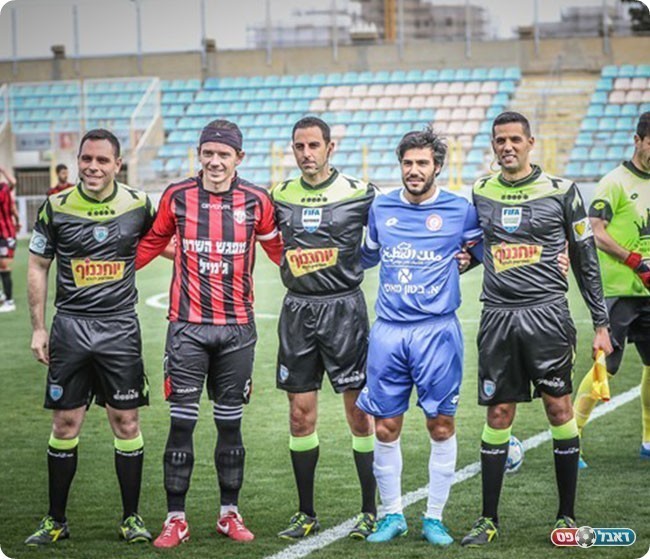 הקפטנים וצוות השיפוט לפני שריקת הפתיחה (וואסים מוואסי)