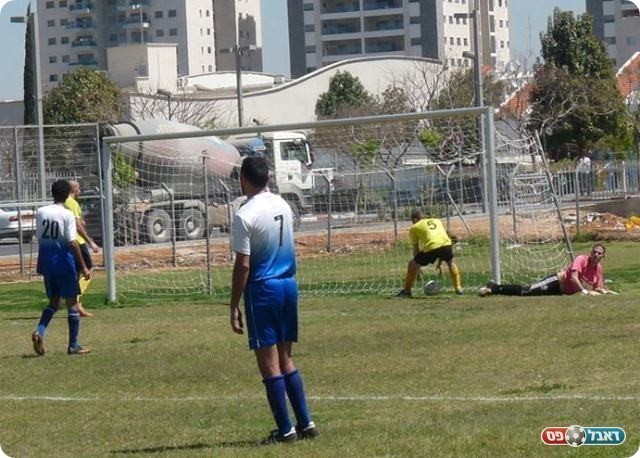 תיקו מפתיע. הכדור ברשת של אור יהודה (צילום: אלי שמואלי)