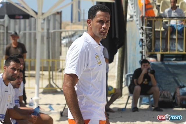 נכנס אל בין הקורות. כהן על הקווים 