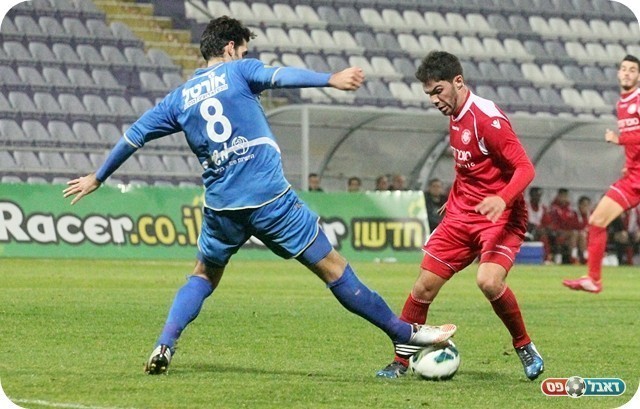 חילוף לא יעיל. עזו עוצר את גבאי (צילום: לירן דורף)