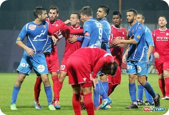 עימות פיזי. המכות (צילום: לירן דורף)