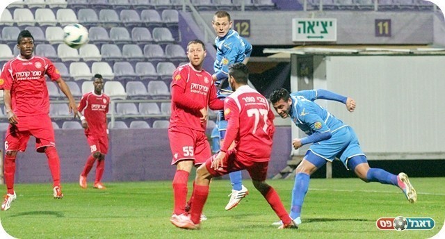 קטמון לקחה פיקוד. מזור נוגח לשער (צילום: לירן דורף)