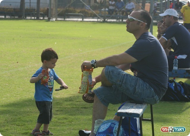 רחמים. עשה בייביסיטר. 